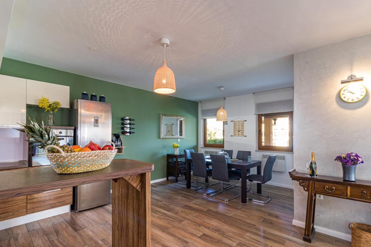 Lovely Istrian Apartment With A Private Swimming Pool And A Charming Garden バニョレ エクステリア 写真