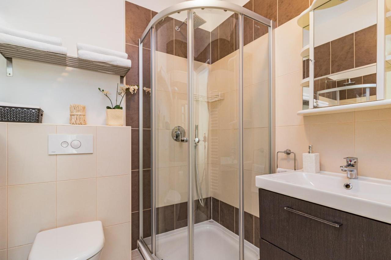 Lovely Istrian Apartment With A Private Swimming Pool And A Charming Garden バニョレ エクステリア 写真