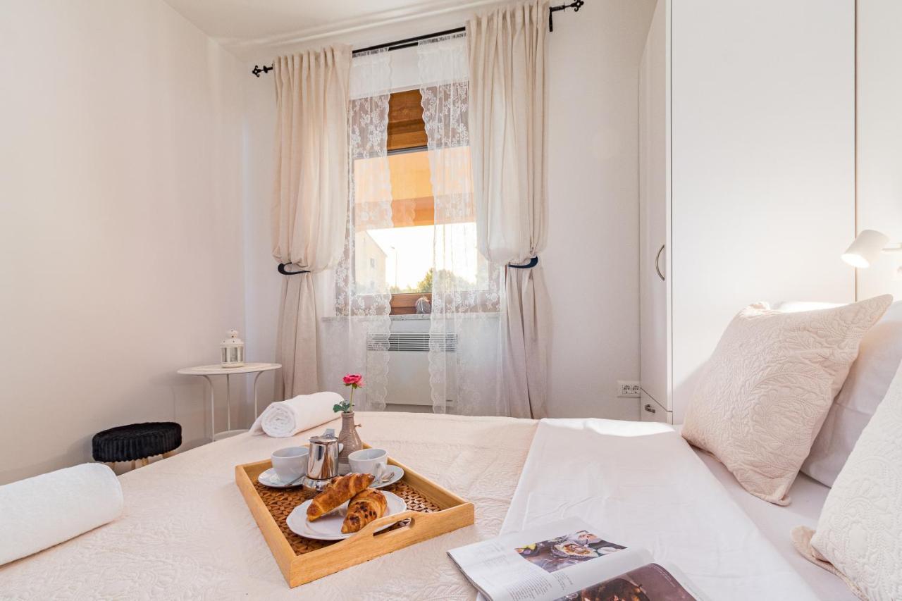 Lovely Istrian Apartment With A Private Swimming Pool And A Charming Garden バニョレ エクステリア 写真