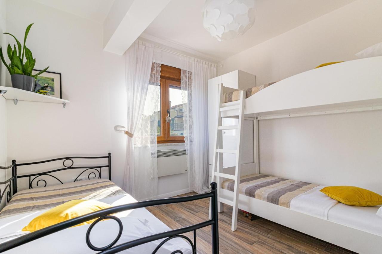 Lovely Istrian Apartment With A Private Swimming Pool And A Charming Garden バニョレ エクステリア 写真